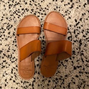 American Eagle Sandals